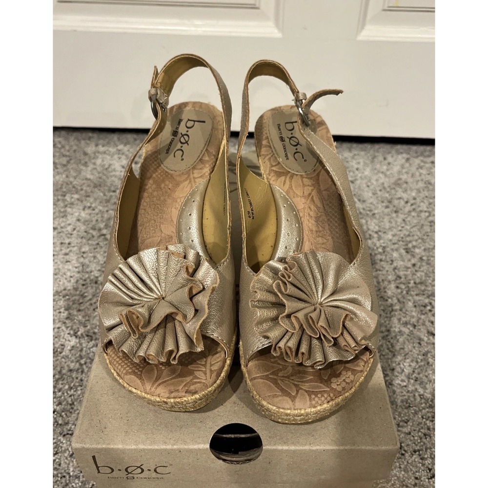 BOC Born On Concept Champagne Leather Wedge Peep Toe Sandals Womens Size 8